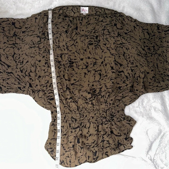 Parker Silk Animal Print Army Green Brown Black Design Ruffle Blouse Smocked S - Picture 11 of 12